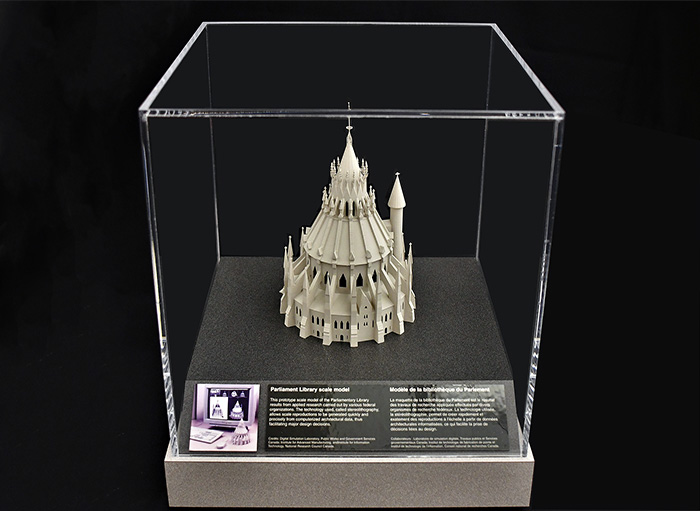 Maquette blanche très réaliste et détaillée de l'extérieur de l'édifice de la Bibliothèque du Parlement